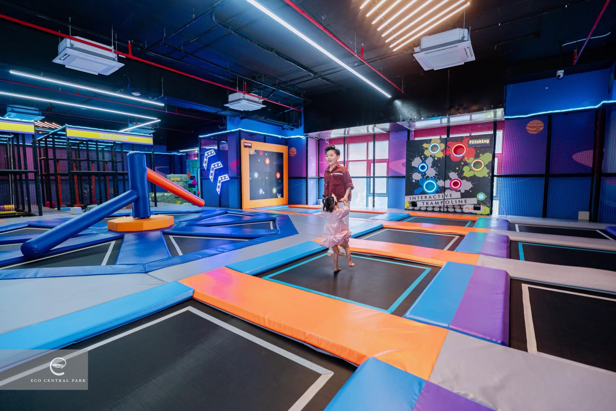 Khu trampoline tương tác và vận động thể chất tại Tom & Jini Eco Central Park, Vinh (Nghệ An)