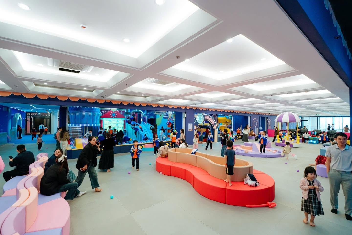 Toàn cảnh khu vui chơi Tom & Jini tại Eco Retreat Bến Lức — ball pit và khu liên hoàn